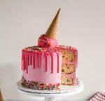 ピンク色のケーキ